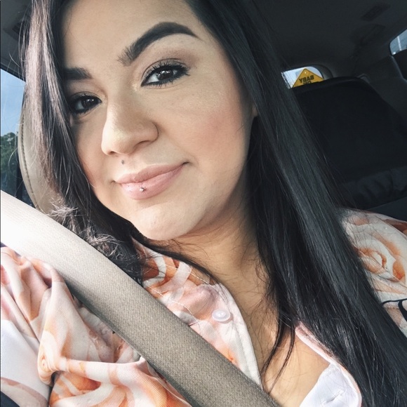 Meet your Posher, Suzy - Picture 3 of 8